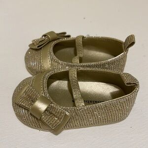 Babies 👶 shoes, size 1, color gold. Excellent condition.